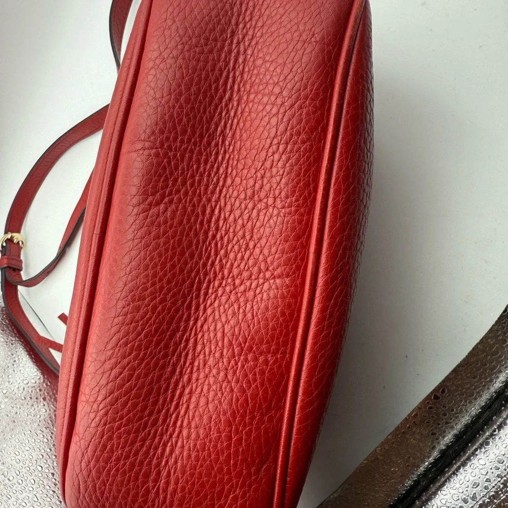 GUCCI Pebbled Calfskin Small Soho Disco Bag Color Red. - Picture 8 of 12